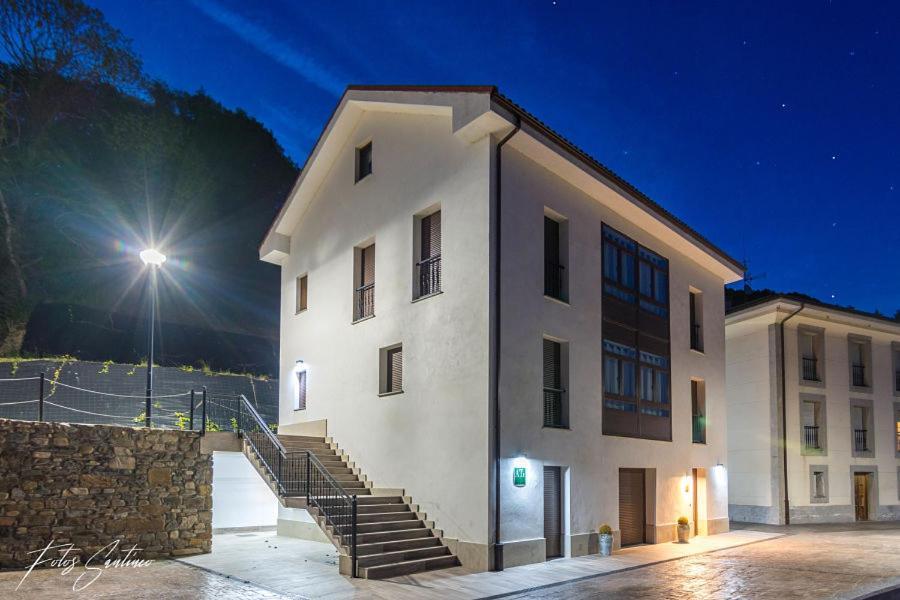 Apartamentos Buenavista Tineo Eksteriør billede